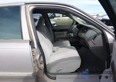 2005 Mercury Grand Marquis Gs z USA, uszkodzony, nr VIN 2MEFM74W75X611382